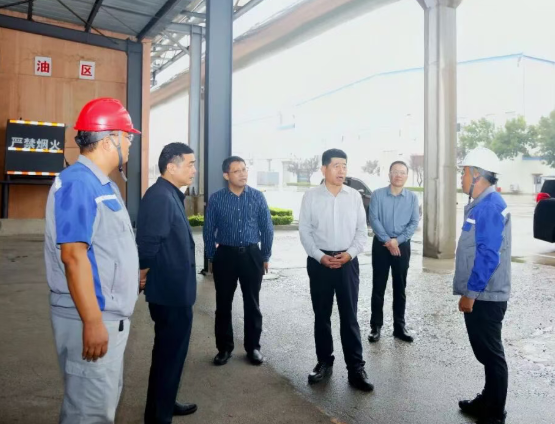 集團(tuán)領(lǐng)導(dǎo)慰問(wèn)一線員工